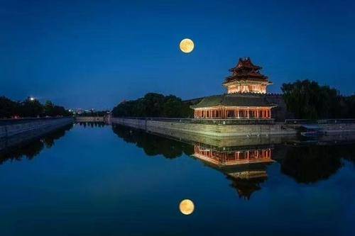苏轼和苏辙各写一首《水调歌头》,可谓平分秋色,百年来难分高下