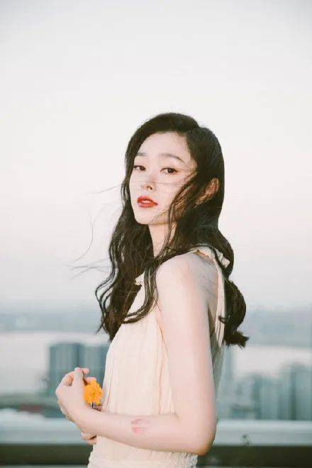 宋轶妩媚风情太性感迷人!难怪从配角于曼丽逆袭走红