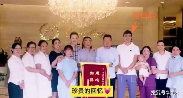 41岁“裴佩老师”罕露面,穿拖鞋都比潘阳高一大截,因身高难接戏