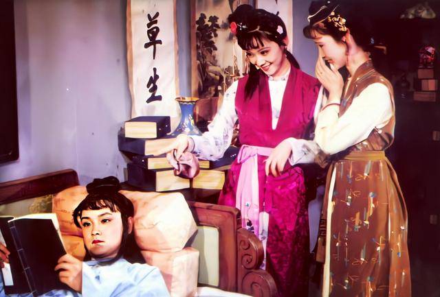 红楼梦:晴雯那么受贾宝玉喜欢,为何还被赶出大观园?原因在这里