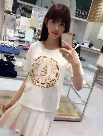 开心一笑:女同事住宾馆走错了房间,结果半小时后她哭着爬出来……