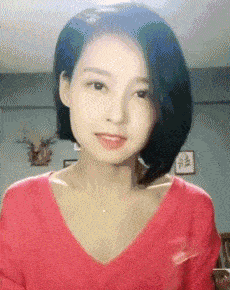 搞笑GIF:不好意思 今天穿的裙子有点紧
