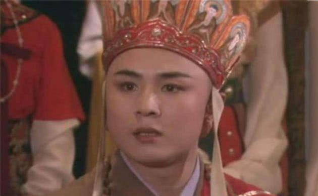 他是《西游记》的唐僧,因5块片酬而罢演,如今62岁穿袈裟在景区卖唱