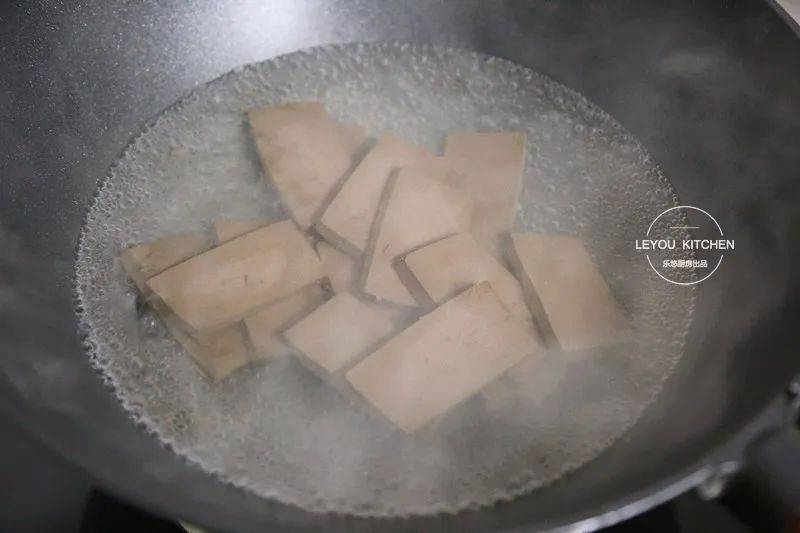 天冷时,一定要吃这一锅,酸爽开胃,没放肉,却比肉还好吃