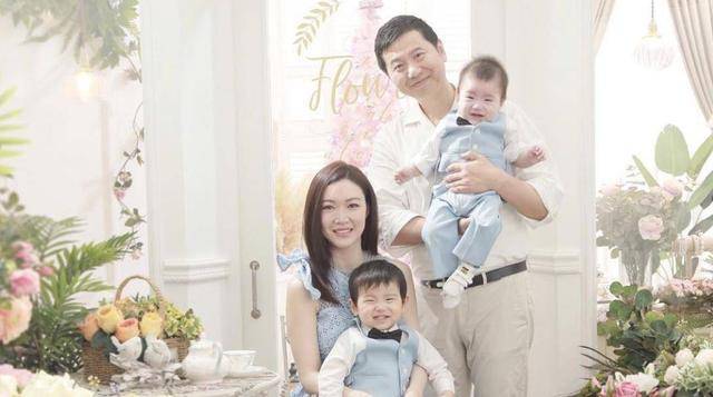 前港姐冠军叶翠翠淡出幕前,今现身餐厅大阵仗,儿子有专属工人