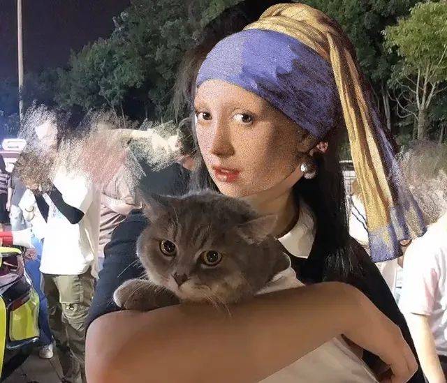 这只抗拒摆摊的猫,在被一群小姐姐亲过后,现在却主动要求出摊
