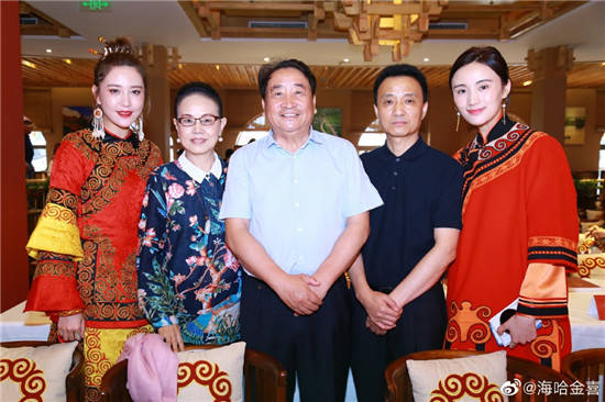 李亚鹏表白新女友,王菲的歌嗨翻全场,难忘前妻还是在蹭热度?