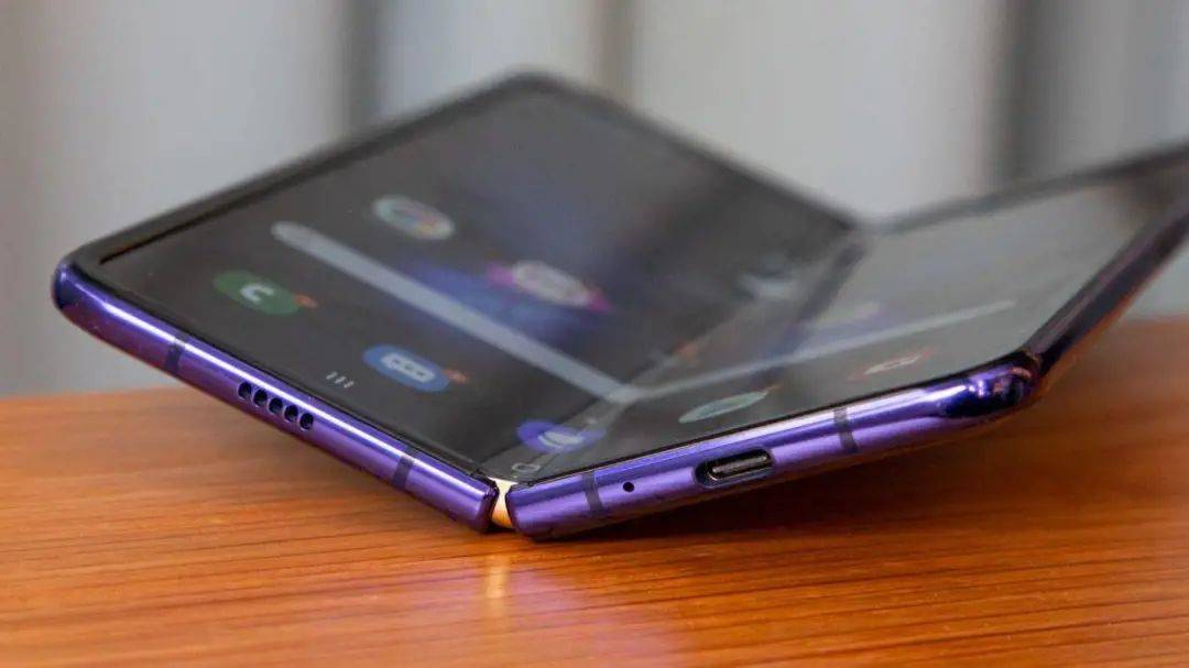 折叠屏iPhone要来了?传已送至富士康进行测试