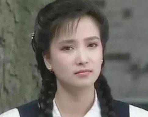 她是唯一演完四大名著的人,因为太美在火车站被发现,今成这样?