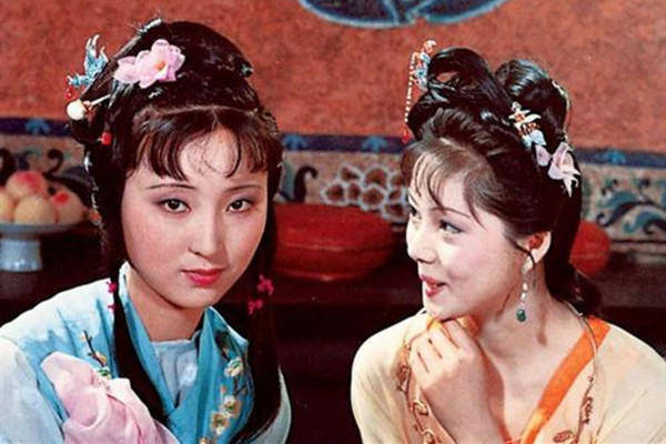 贾母鼓励黛玉识文断字,薛宝钗却偷偷让她守拙,惜春:可怕的祖母