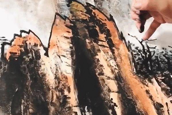 58岁大爷用“脸蛋”作画,网友褒贬不一,大爷:不想解释,请看画