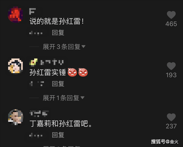 61岁丁嘉丽留狗啃刘海,眼底青黑嘴巴歪了,离婚两次养儿不养女