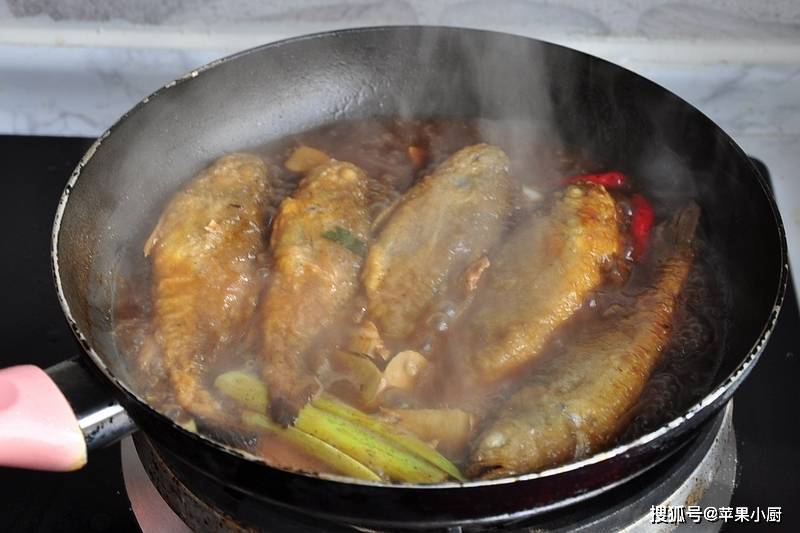 不用去腥不放盐,只需简单调味就能让小黄鱼充分入味,鲜香好吃