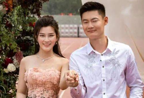 2020年娱乐圈明星分手离婚细节分析:遗憾、互撕、塌房