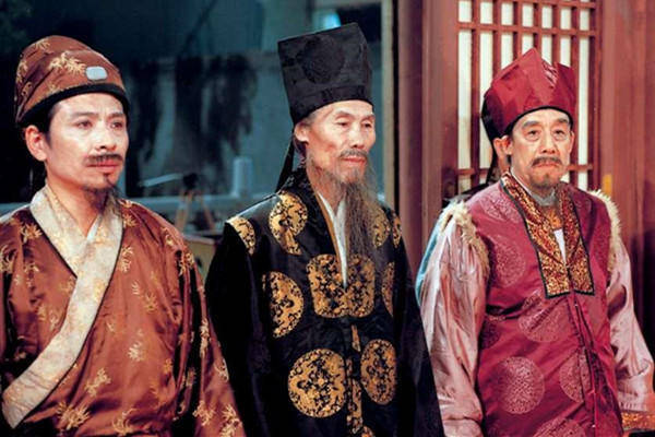 家有怪人,必有余殃:贾家烈火烹油时发生3件怪事,让人细思极恐