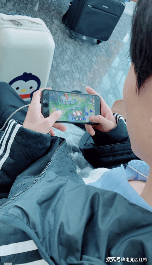 一部手机用了3年,小浪浪为何不舍得换?看清手机品牌,梦泪:和我同款