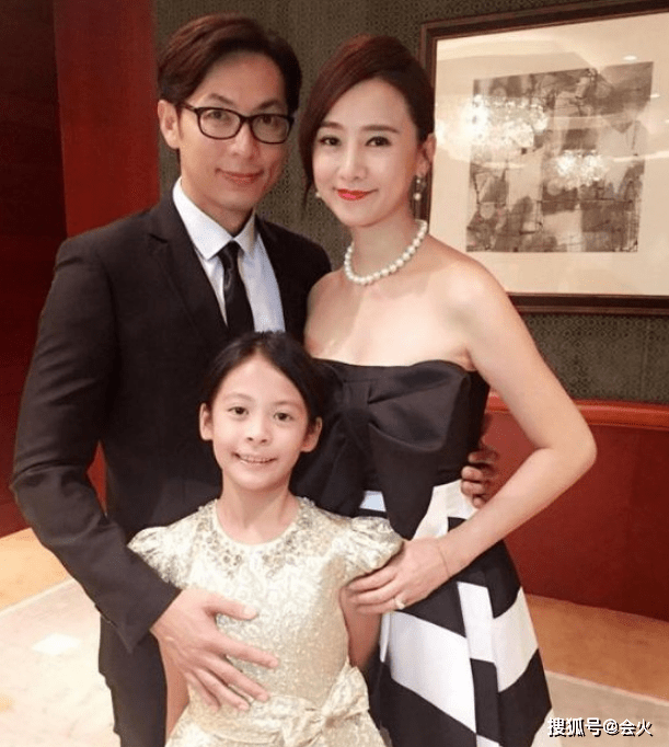 陶虹翁虹时隔20年再同框,嘟嘴卖萌似少女,婚姻状态却大不相同