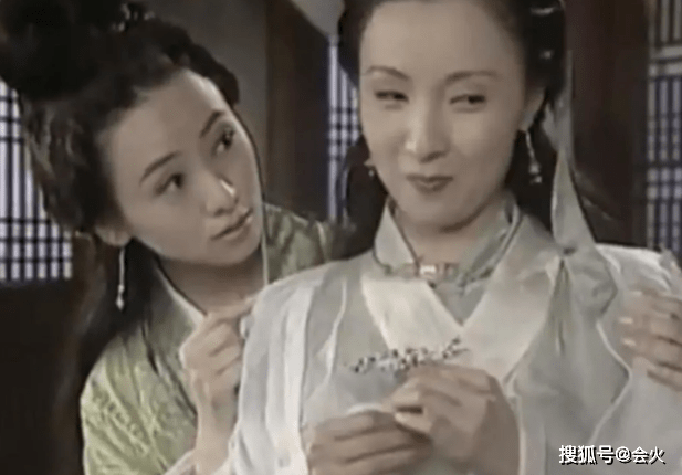 陶虹翁虹时隔20年再同框,嘟嘴卖萌似少女,婚姻状态却大不相同