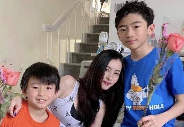 张柏芝晒13岁大儿子Lucas腹肌,被赞最帅星二代,越长越像谢霆锋