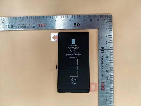 iPhone 12 Max电池容量曝光:老扎心了