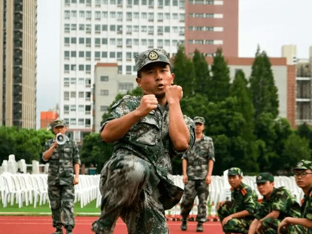 哪有岁月静好,不过是他们冲锋在前!