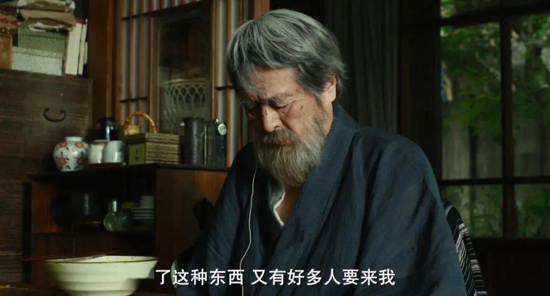 这位日本国宝级艺术家告诉你:不受名利影响的人生有多惬意!