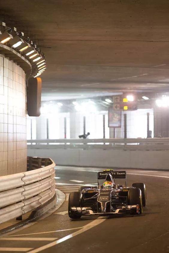 【转载】比颐和园还小,土豪比迪拜多,这个欧洲小国此生不去心难安