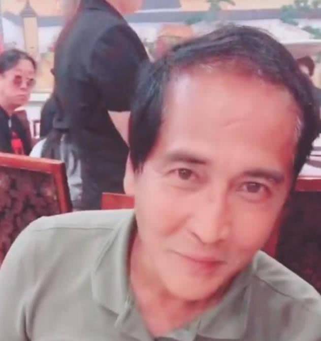 60岁齐秦近照曝光,前段时间还精神抖擞,如今却脸色灰暗,头发谢顶