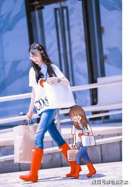 顶流小花也缺钱?郑爽被质疑私拿节目道具进行贩卖,本尊发文回应