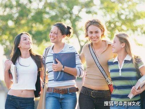 在交际中做到心有猛虎,也要细嗅蔷薇