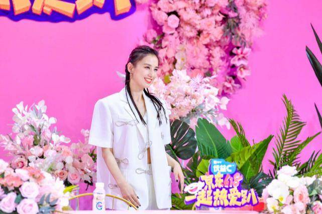 郑爽林允吴昕黄圣依罕见同框,吴昕竟那么胖?郑爽凭美貌碾压全场