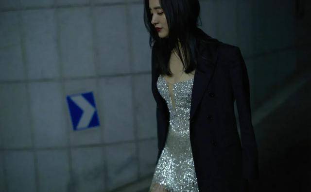 停止“乘风破浪”的王智,回避伊能静争议,低调秀爱女