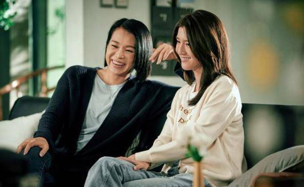吴千语晒亲密合影,回应酸胡杏儿剧内待遇不同谣传:别挑拨离间了
