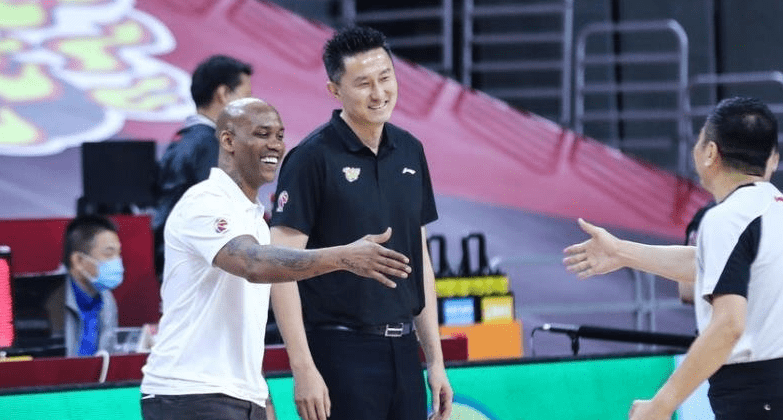 广东大胜北控,马布里竟用上孙子兵法,杜锋苦笑无言