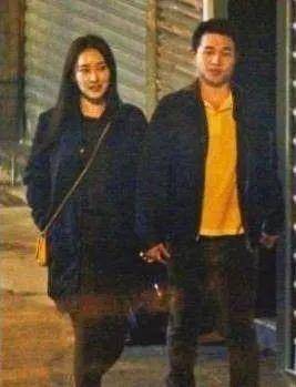 成龙出席赌王丧礼,传二人力追利智,港姐现身曾被四太赞理想儿媳