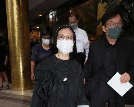 成龙出席赌王丧礼,传二人力追利智,港姐现身曾被四太赞理想儿媳