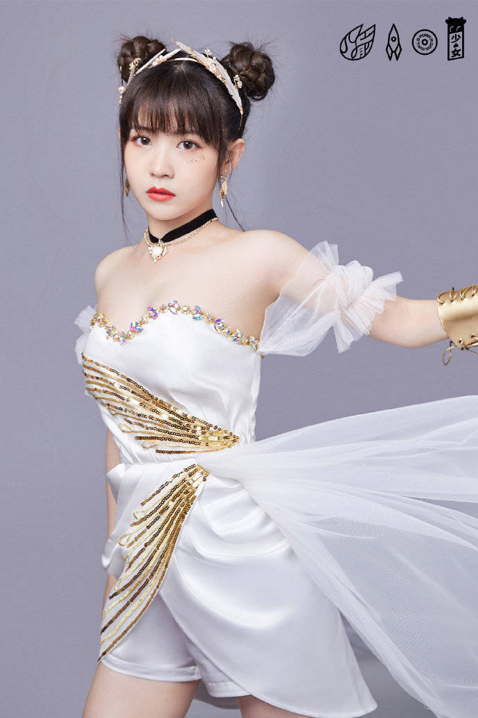 火箭少女解散后再合体参加综艺 白金女神造型个个宛若希腊公主