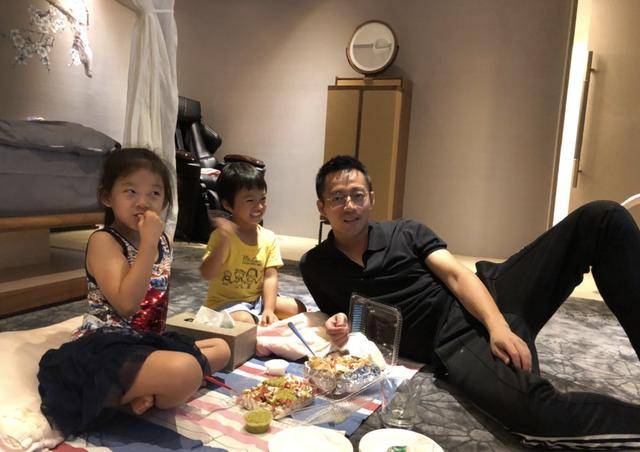 秦昊爆料汪小菲区别对待儿女,不允许弟弟叫“把拔”,遭大s训话