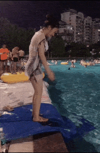 搞笑GIF趣图:并不是每个女生都怕耗子