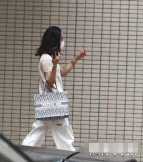 何猷启20岁小三美照曝光,长相清纯五官精致,与正宫不相伯仲