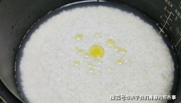 蒸米饭,外行才只用清水!多加2样,松软清甜,颗粒分明,格外香