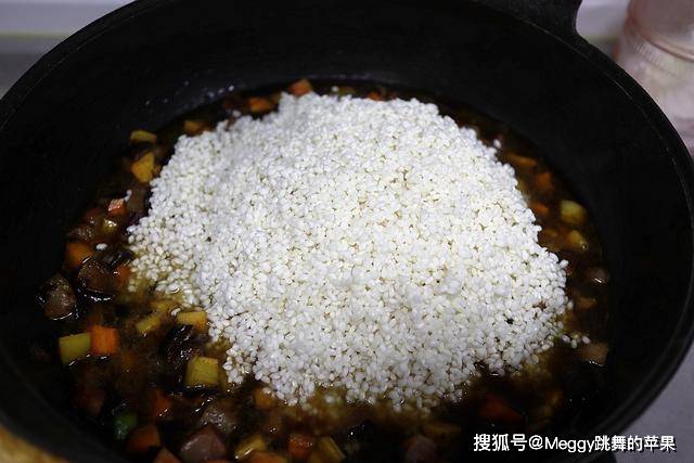 就喜欢这样蒸的米饭,饭菜同时出,颗颗香到饭芯,不饿都能吃2碗