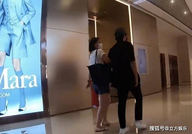 新恋情?李维嘉与短发美女牵手逛街,43岁的他终于觅得人生挚爱!