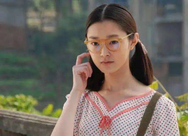 宋轶妩媚风情太性感迷人!难怪从配角于曼丽逆袭走红