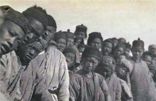 古代的穷人到底会多穷?清宫戏是骗人的,这组百年前旧照不忍直视