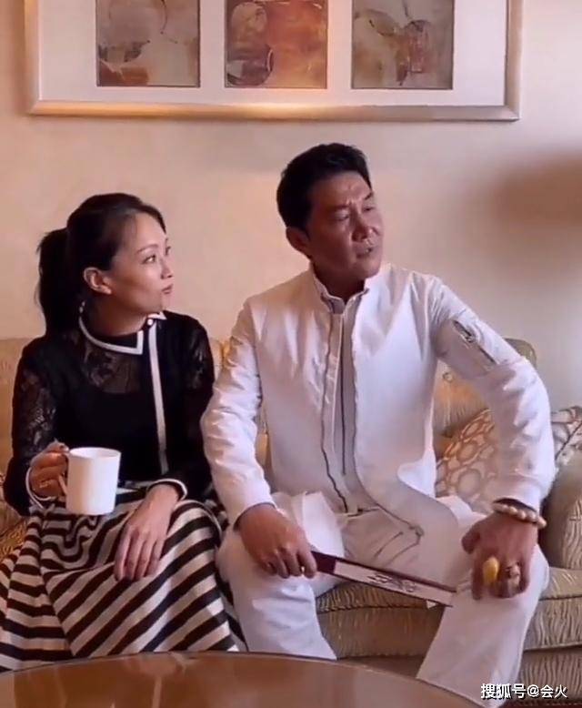 “张世豪”与豪嫂时隔十八年再同框!却被嘲“一部剧吃一辈子”?