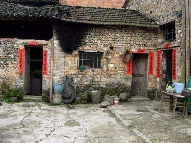 俗语:“家有滴泪屋,三年一场哭”
