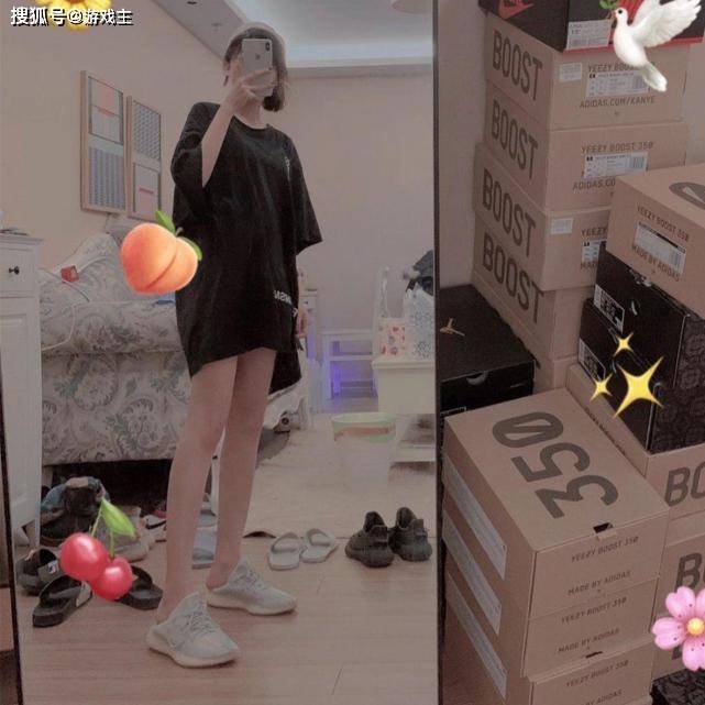 王者荣耀小伙273区处女友,半年后发来3张照片,看到鞋子懵了