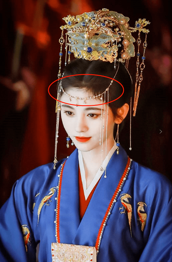 《慕南枝》首发剧照,鞠婧祎半永久妆又修发际线,男主P得像假人