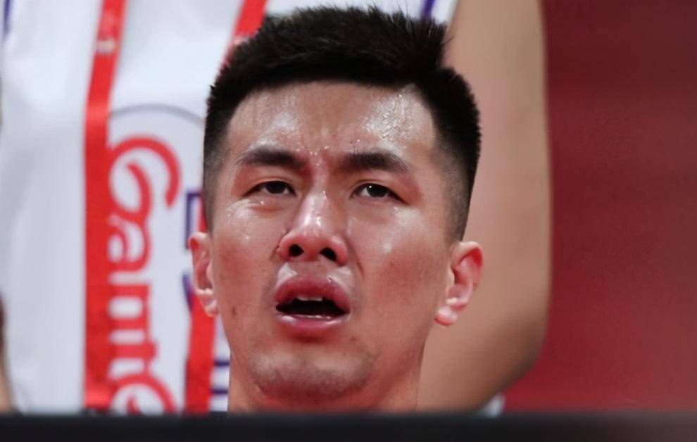 老叔不在你算老几?4犯又吃T,郭艾伦对杨鸣喋喋不休!大公子拉都拉不住